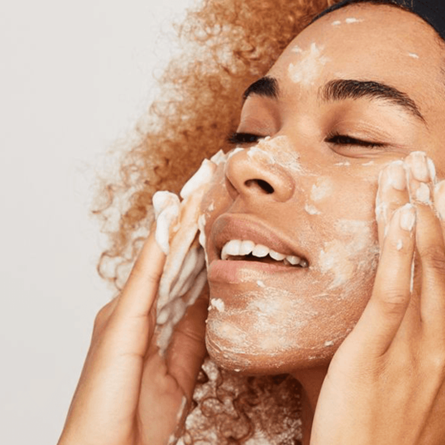 Savon Bioblean au Curcuma ✨
💥 OFFRE SPÉCIALE : 1 acheté = 1 gratuit ! 💥 STOCK TRÈS LIMITÉ.